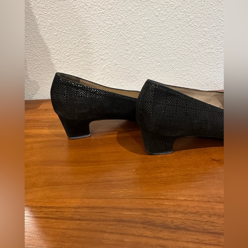 Salvatore Ferragamo Black Textured Heels - Picture 6 of 9
